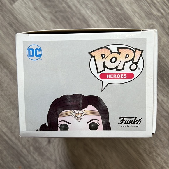 Wonder Woman Pop Funko - Picture 5 of 6